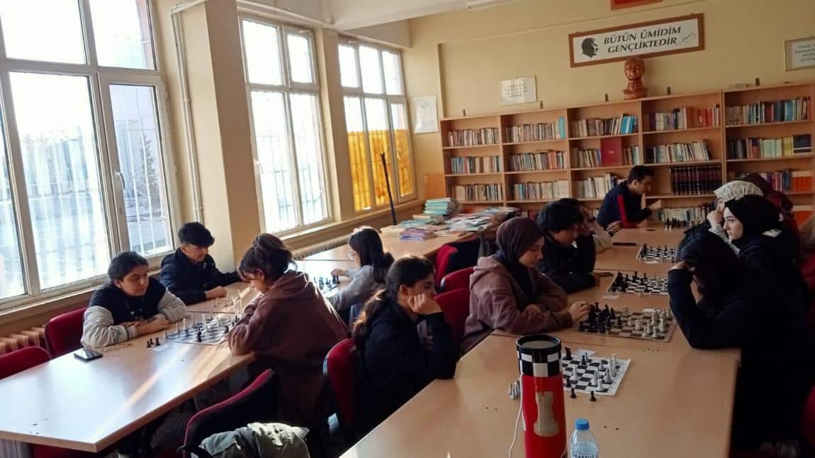 Okulumuz Satranç Kulübü Turnuvalara Hazırlanıyor
